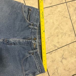 Wrangler Jeans Men’s Size  Adult 33/30 Relaxed Fit Stone Wash Denim